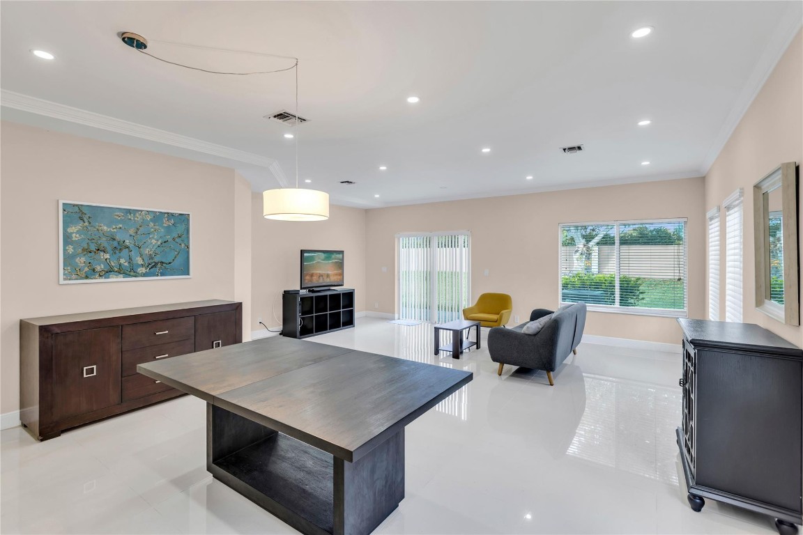 1245 SW 48th Ter 1245