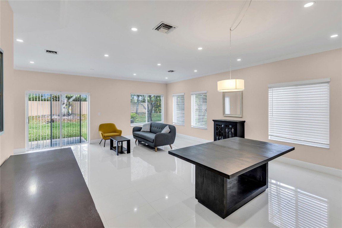 1245 SW 48th Ter 1245