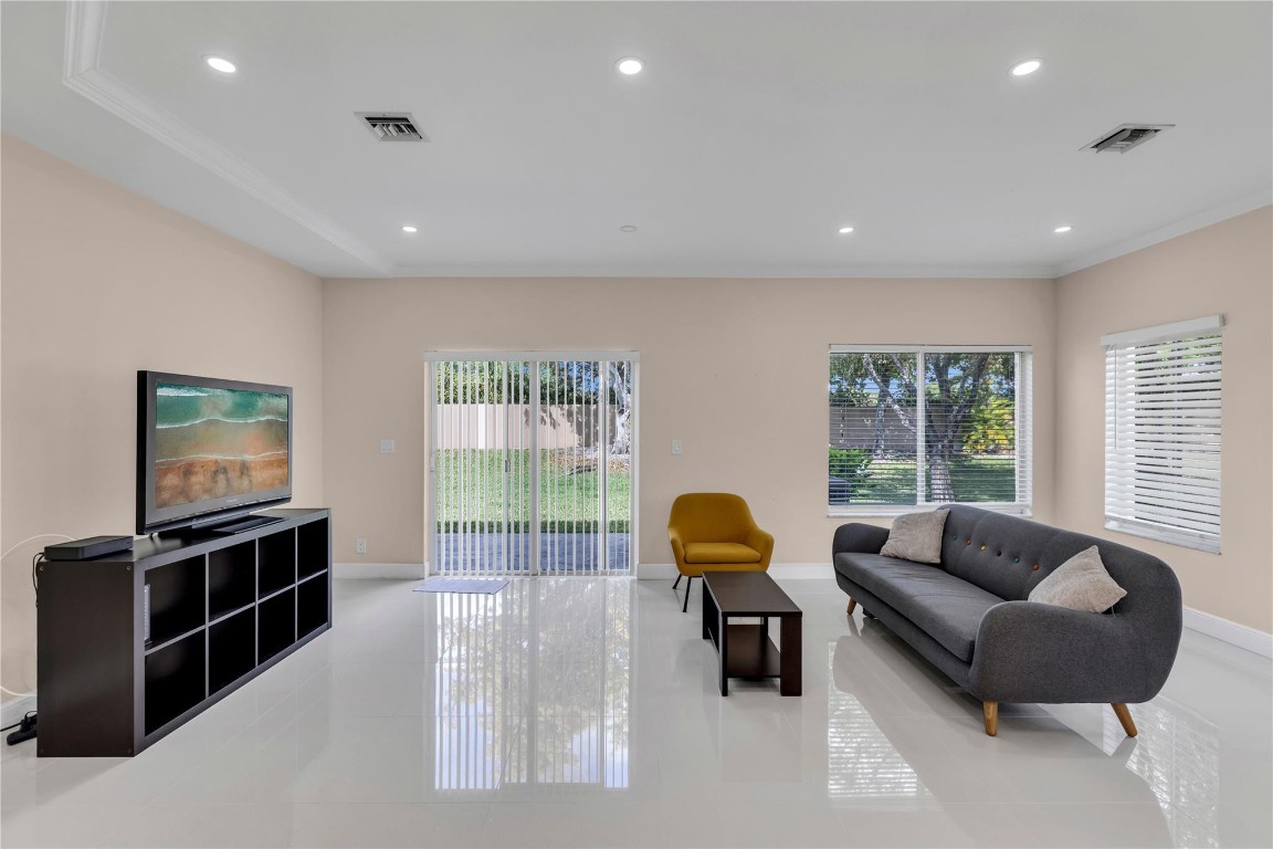 1245 SW 48th Ter 1245