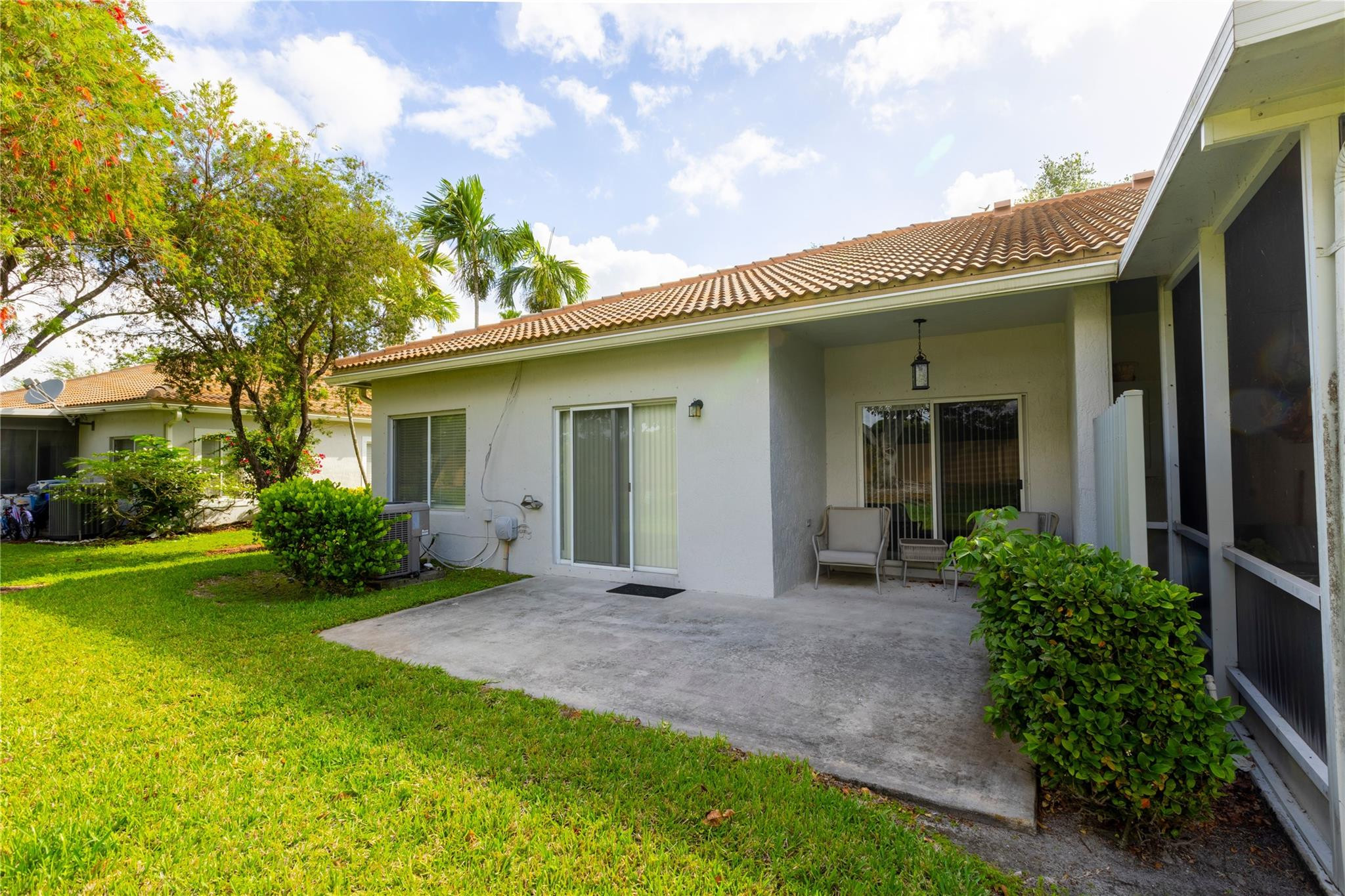 1245 SW 48th Ter 1245