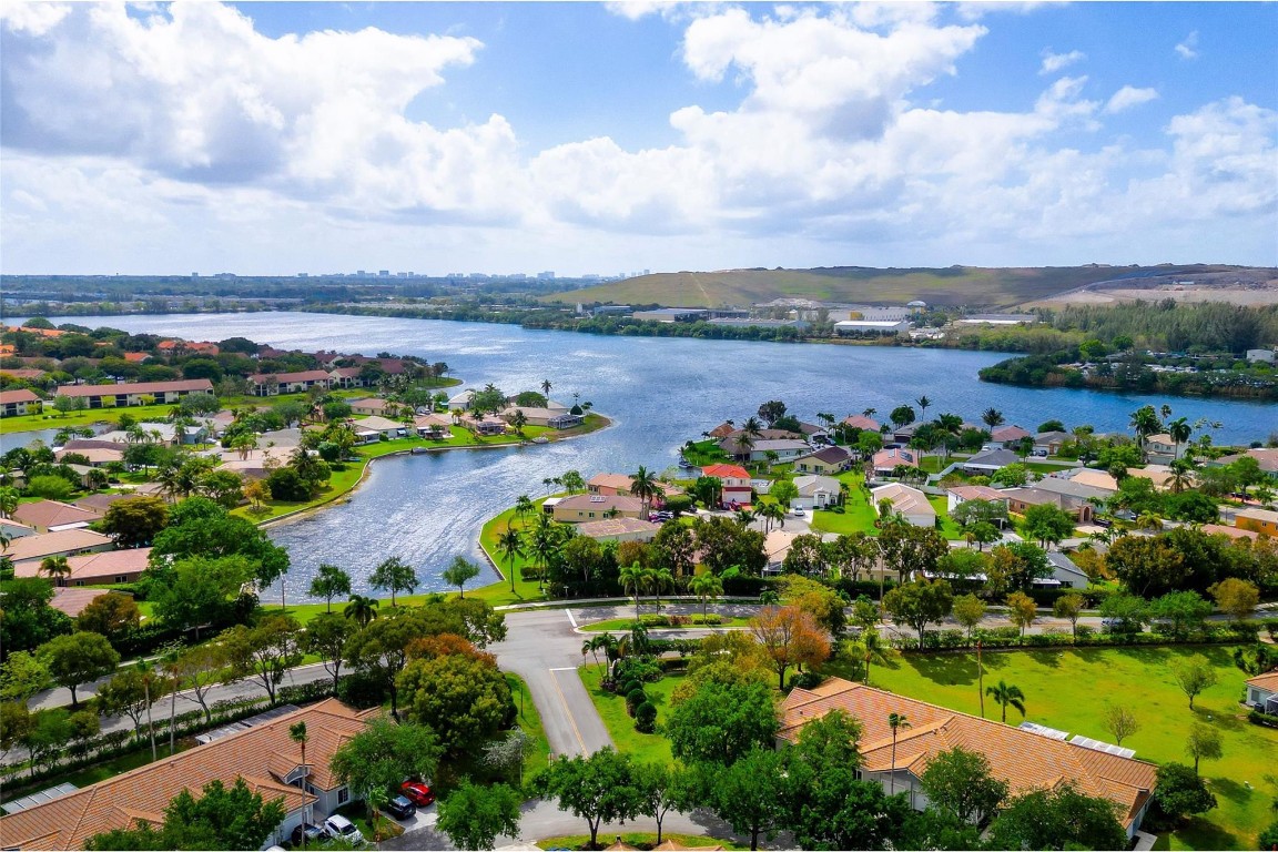 1245 SW 48th Ter 1245