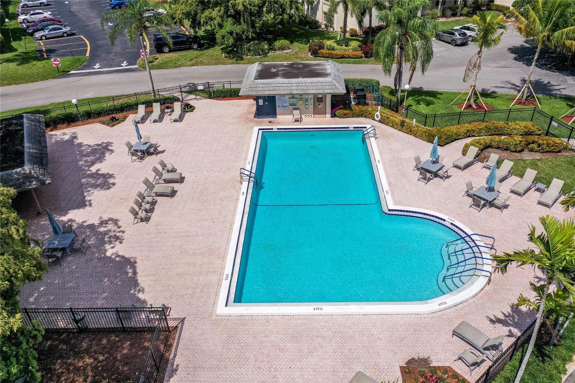 4702 Martinique Dr D2