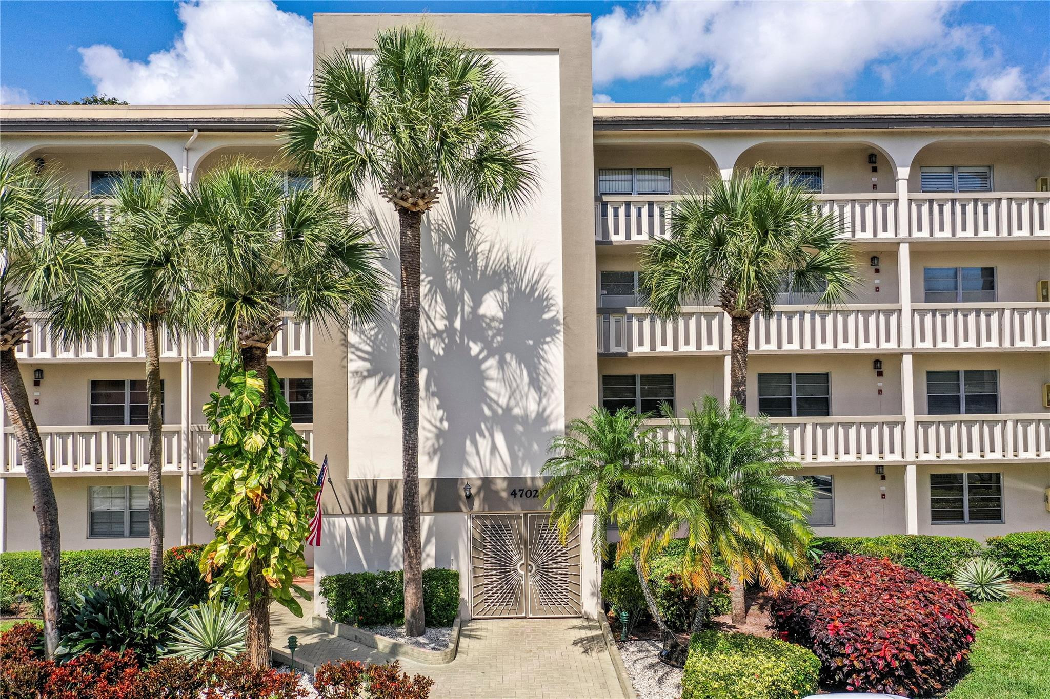 4702 Martinique Dr D2