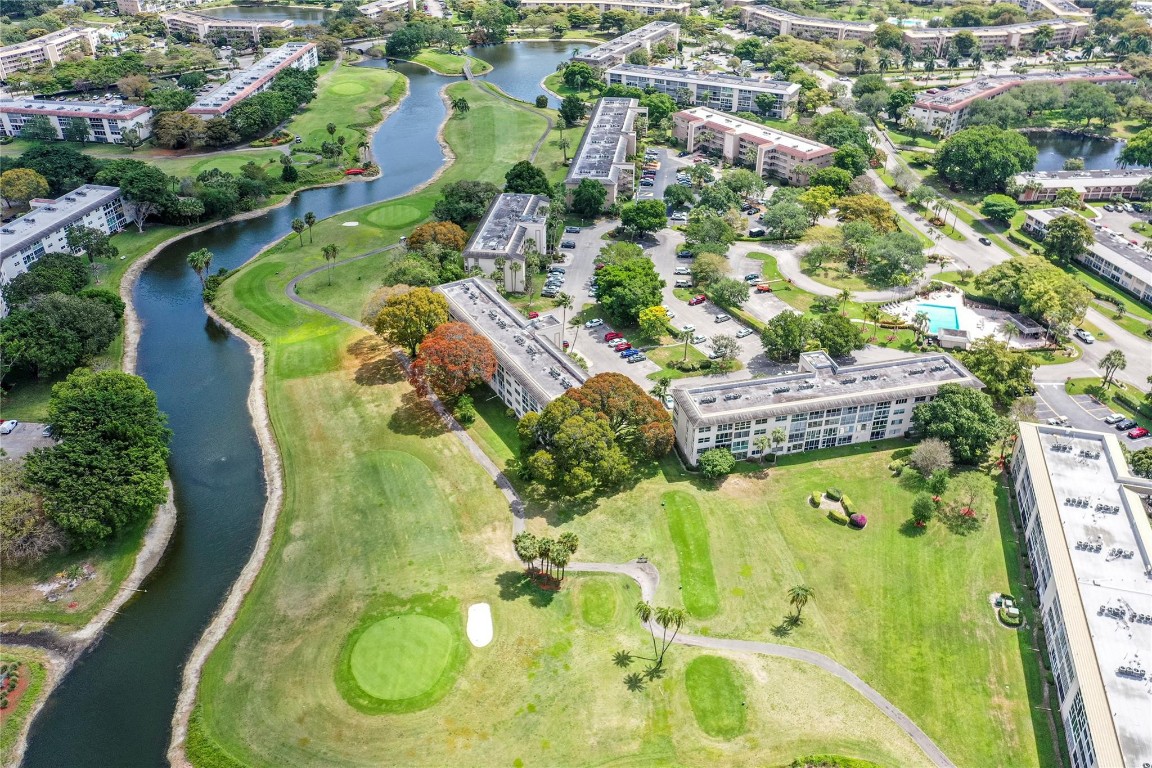 4702 Martinique Dr D2