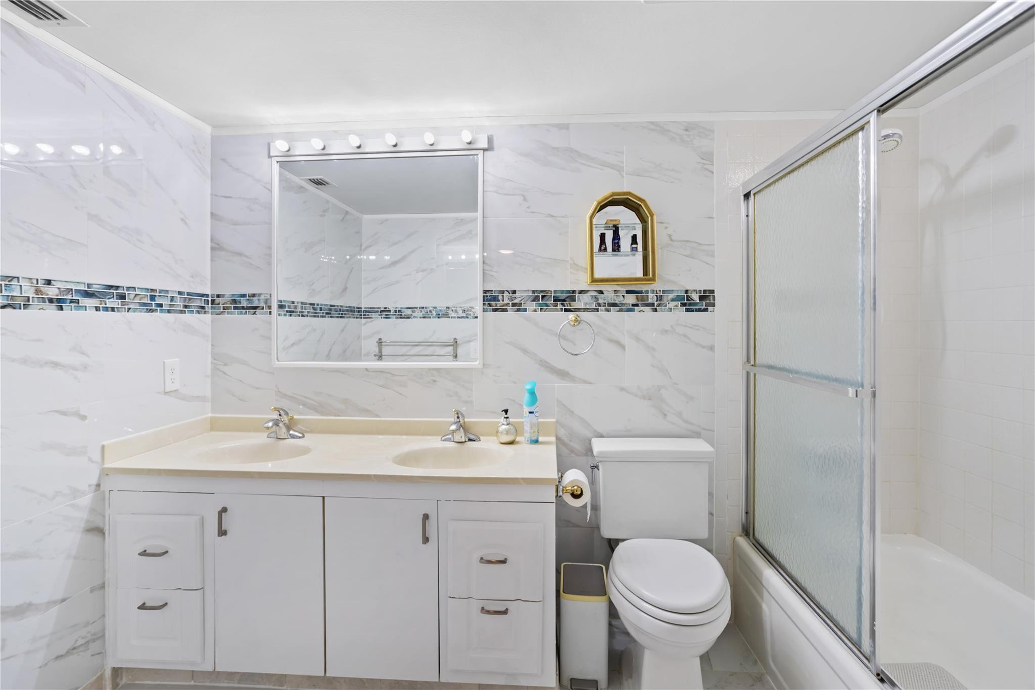 4702 Martinique Dr D2