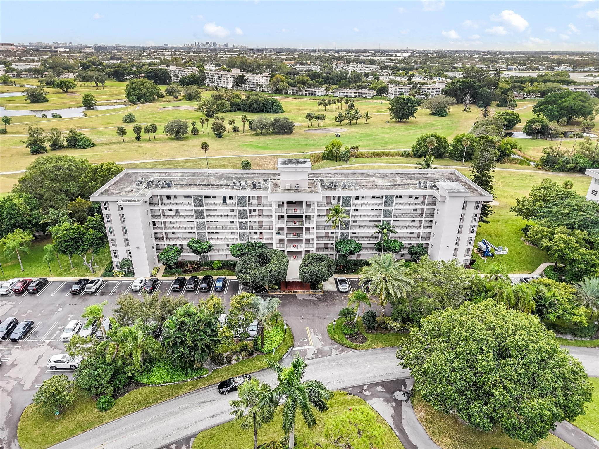 2950 N Palm Aire Dr 404