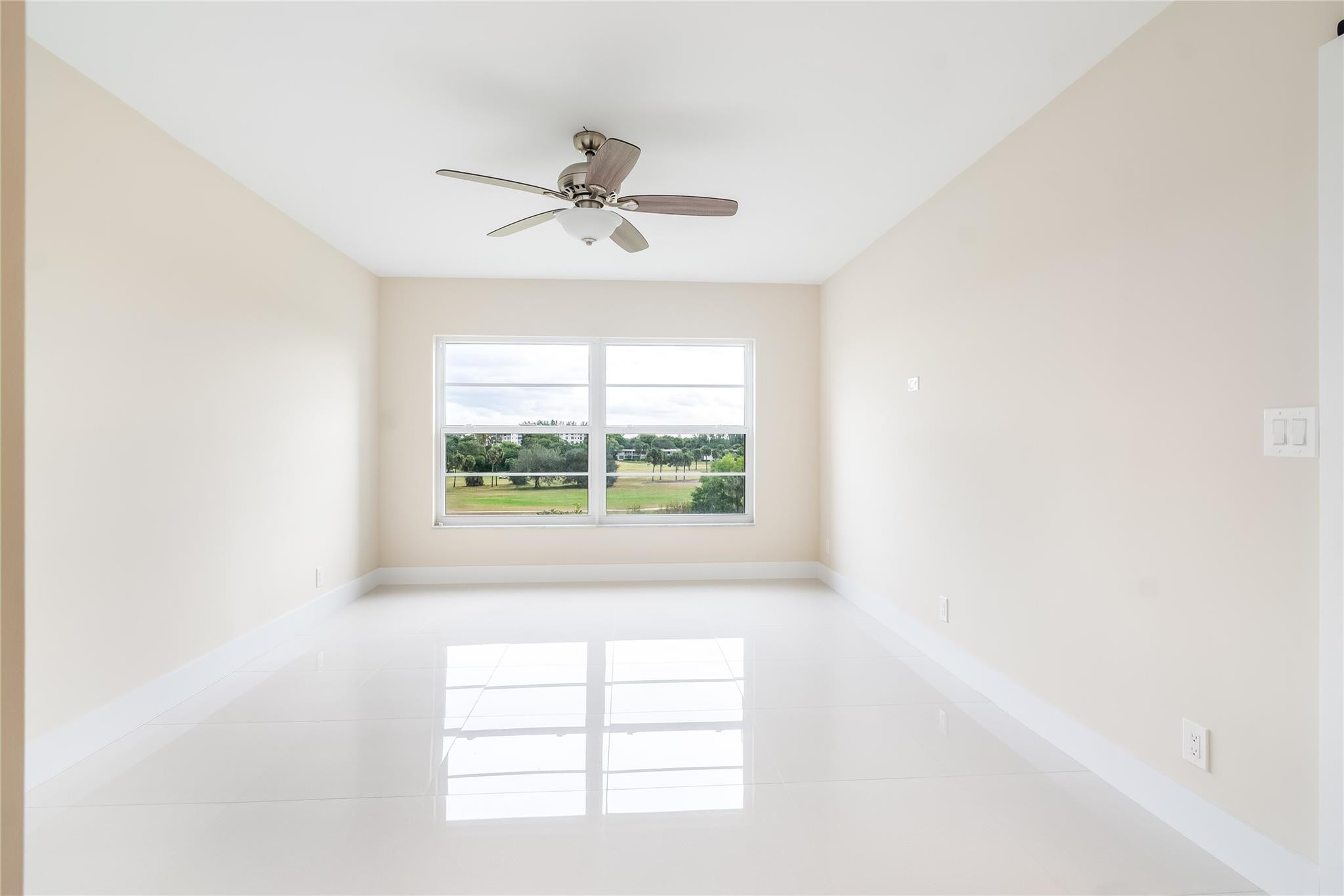 2950 N Palm Aire Dr 404