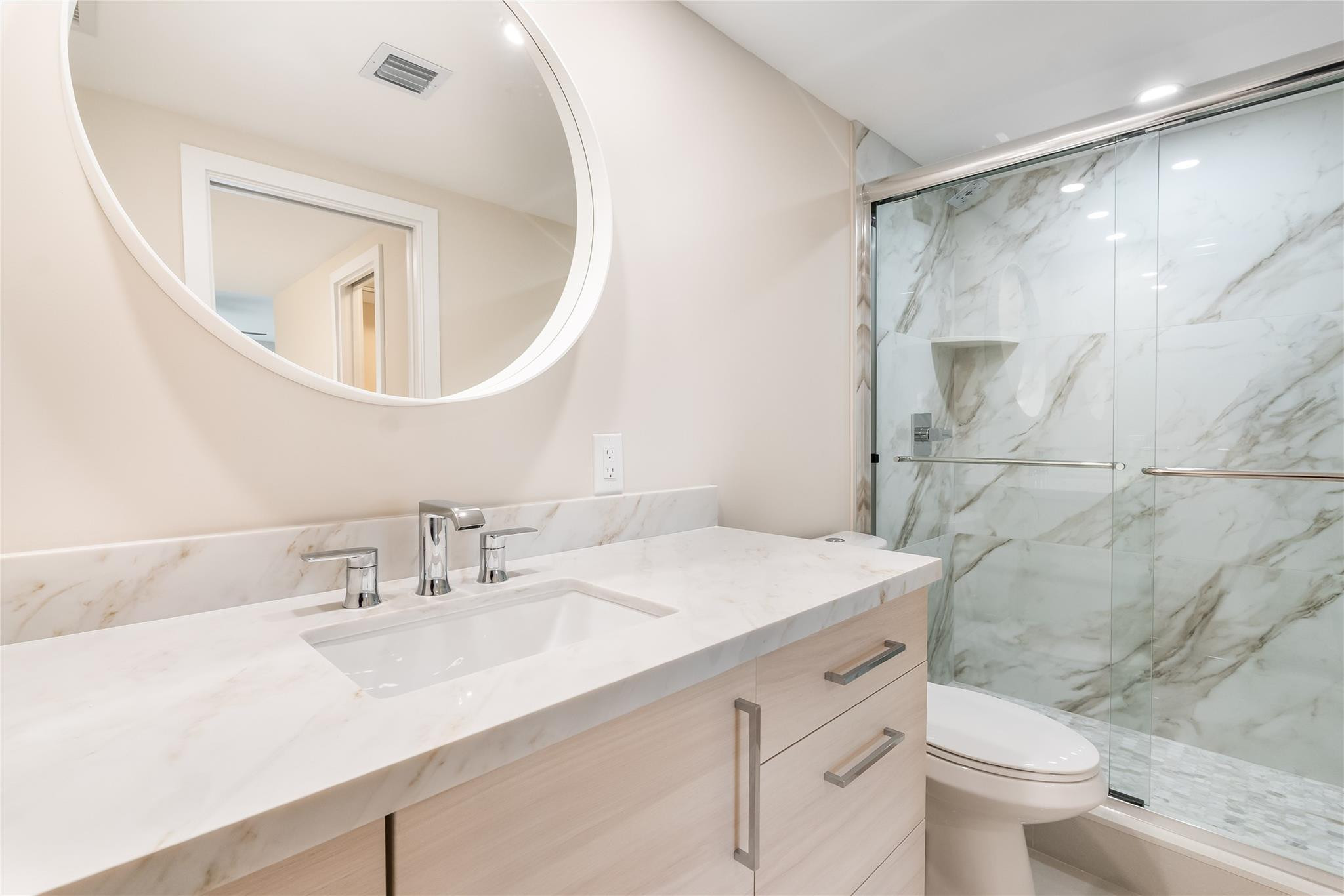 2950 N Palm Aire Dr 404