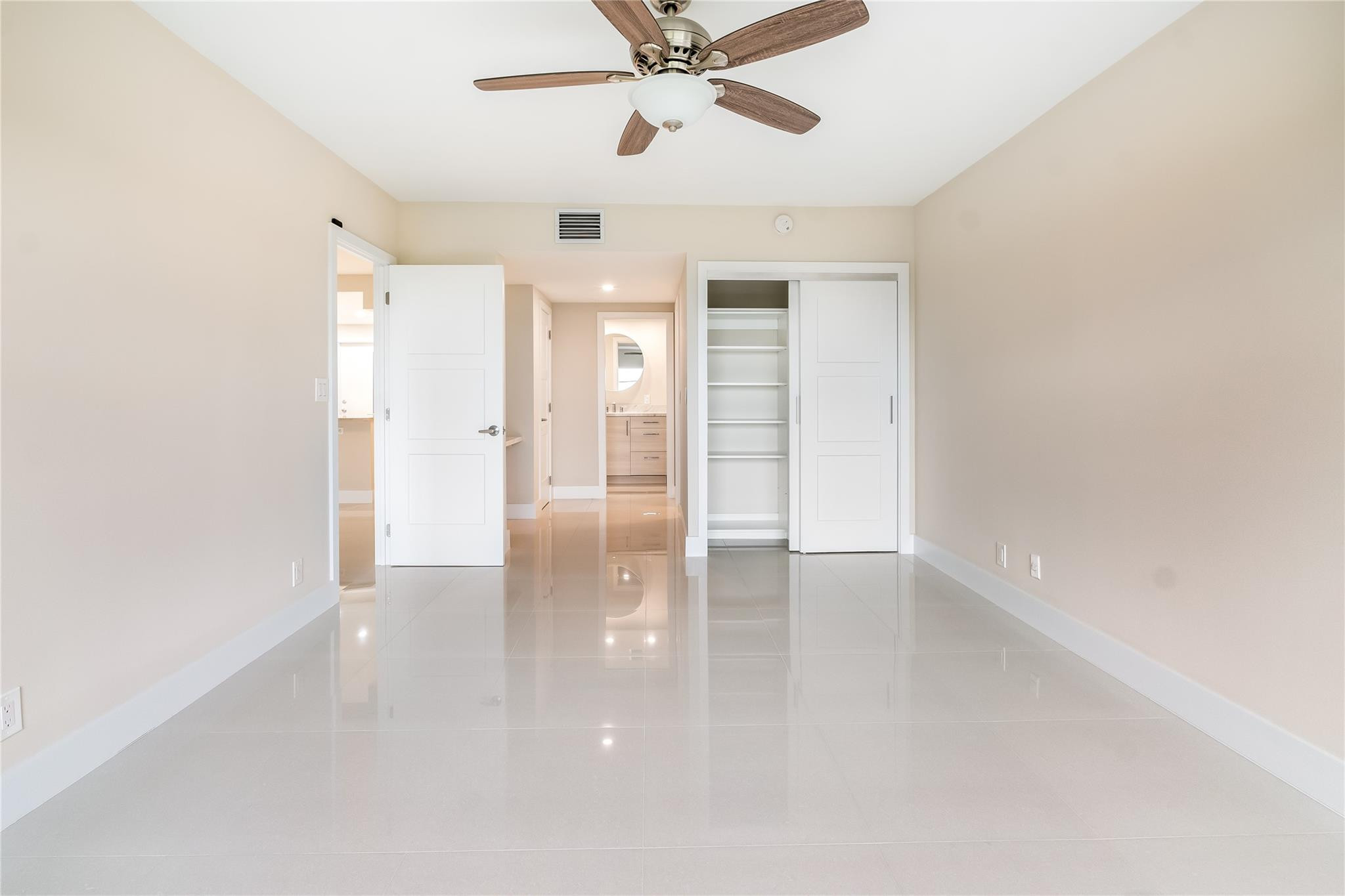 2950 N Palm Aire Dr 404