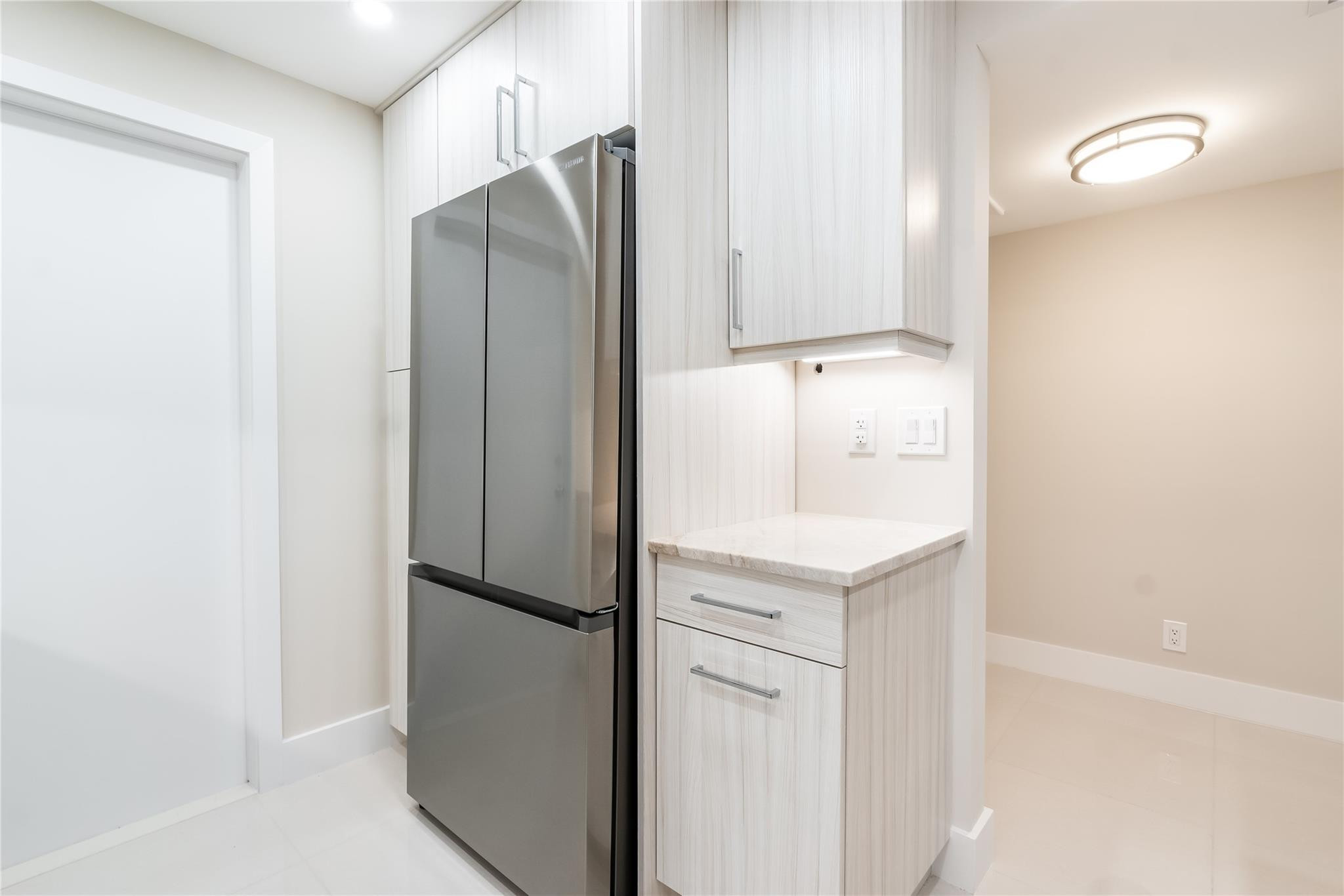 2950 N Palm Aire Dr 404