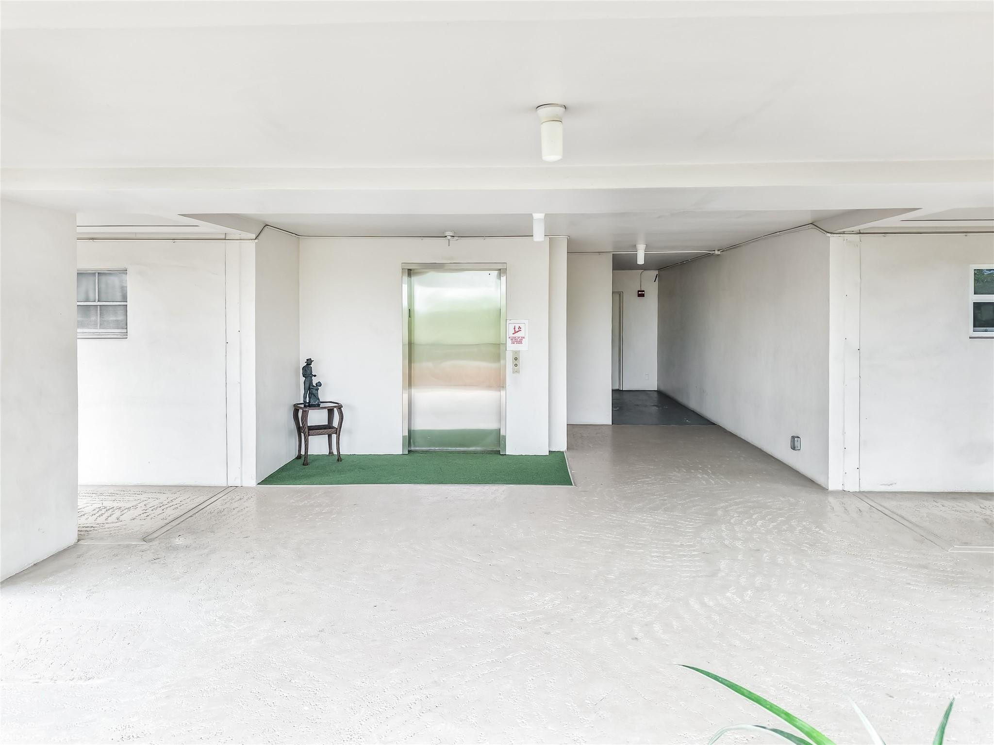 2950 N Palm Aire Dr 404