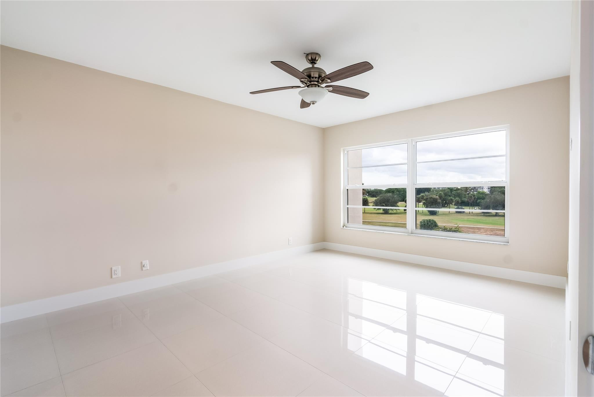 2950 N Palm Aire Dr 404