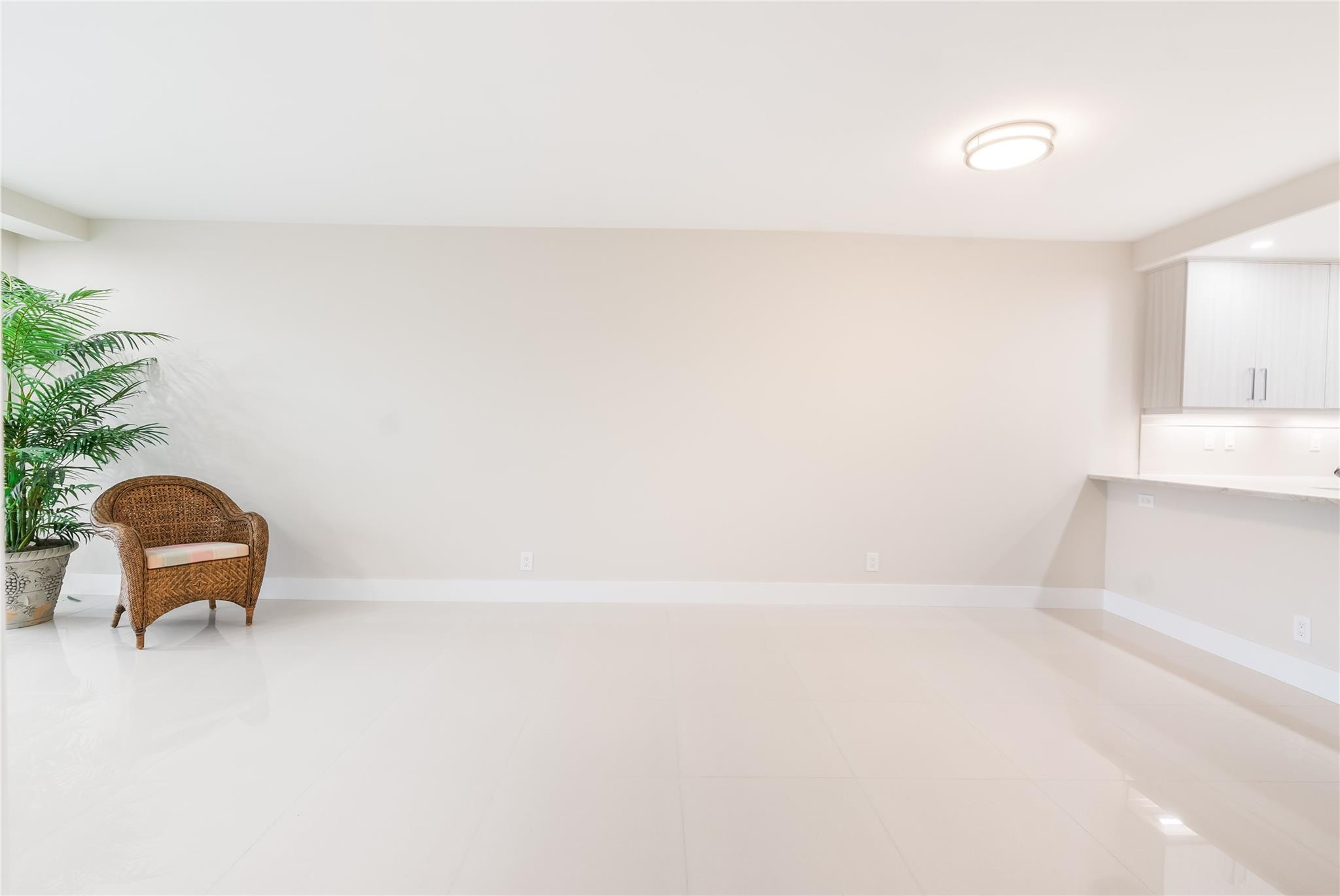 2950 N Palm Aire Dr 404