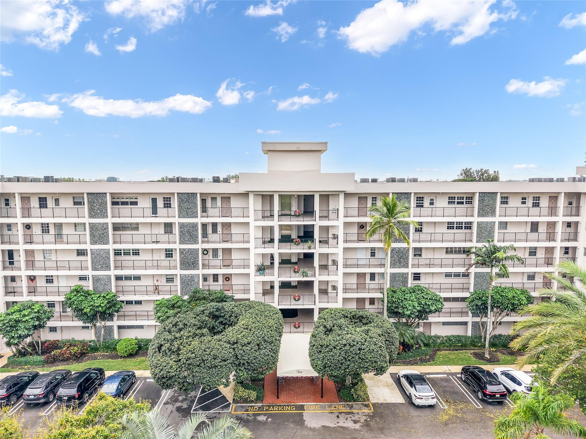 2950 N Palm Aire Dr 404