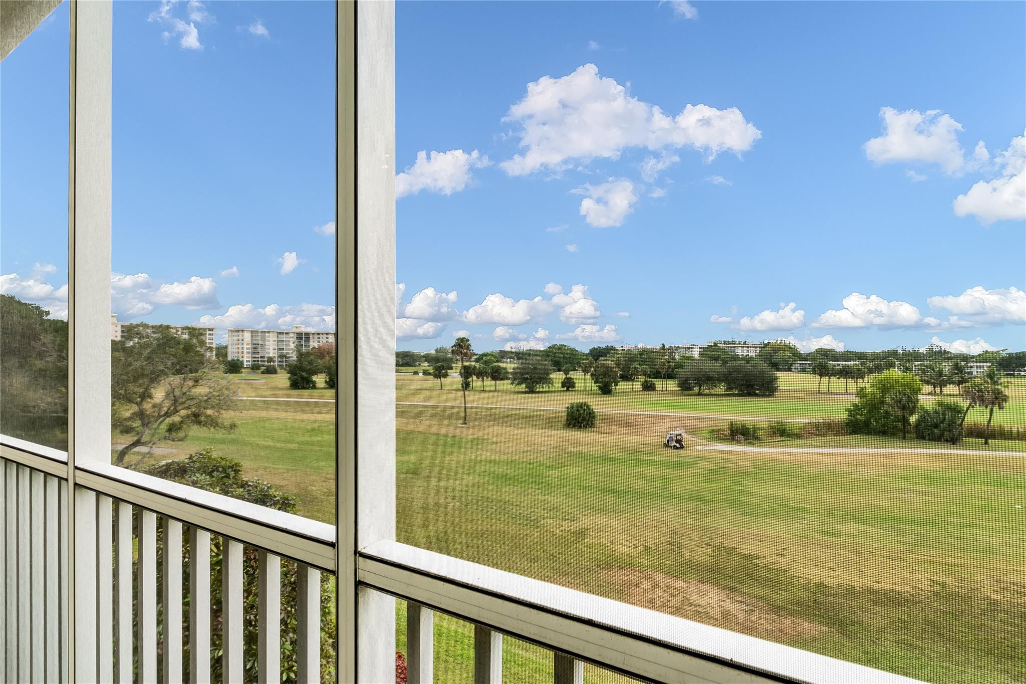 2950 N Palm Aire Dr 404