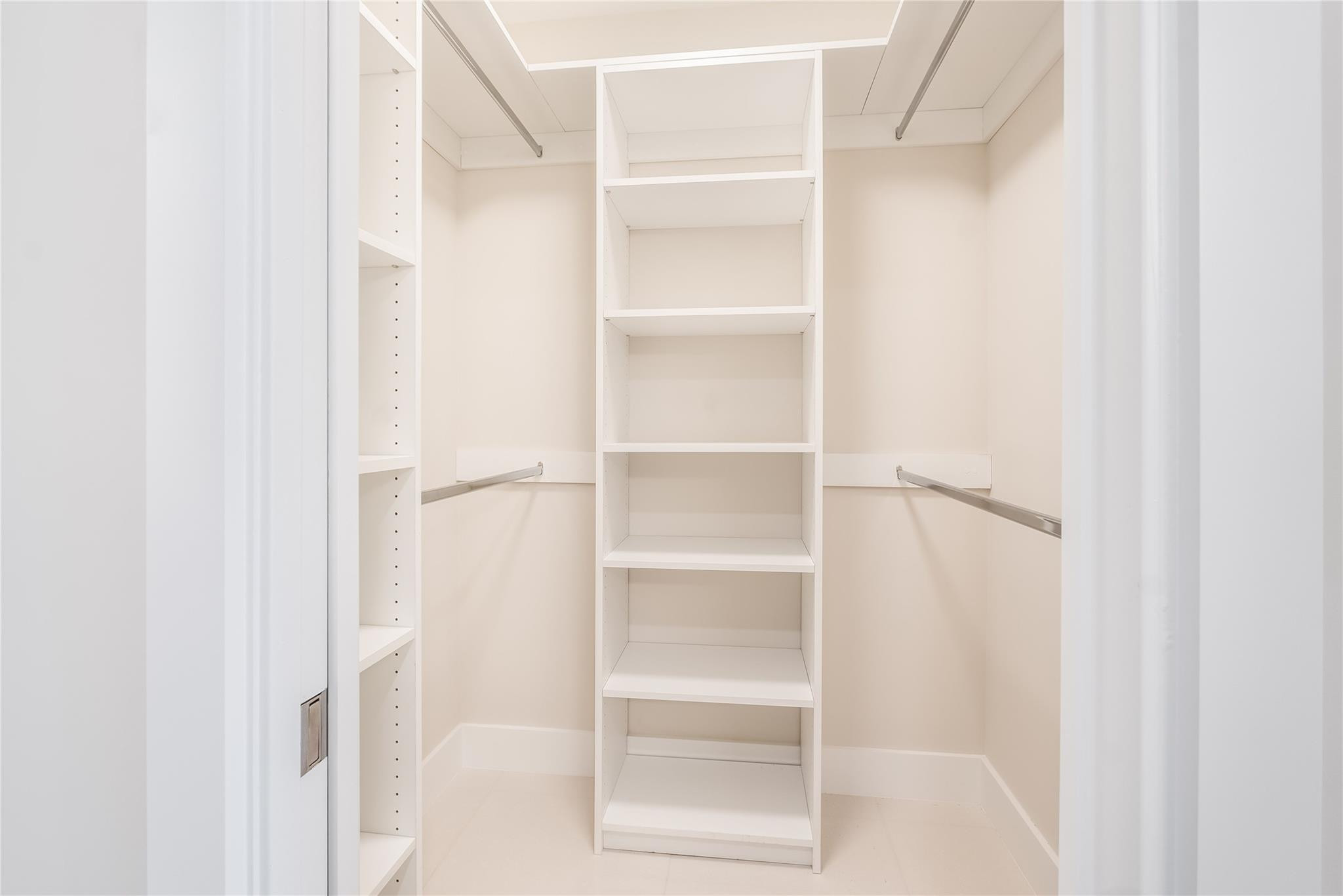 2950 N Palm Aire Dr 404