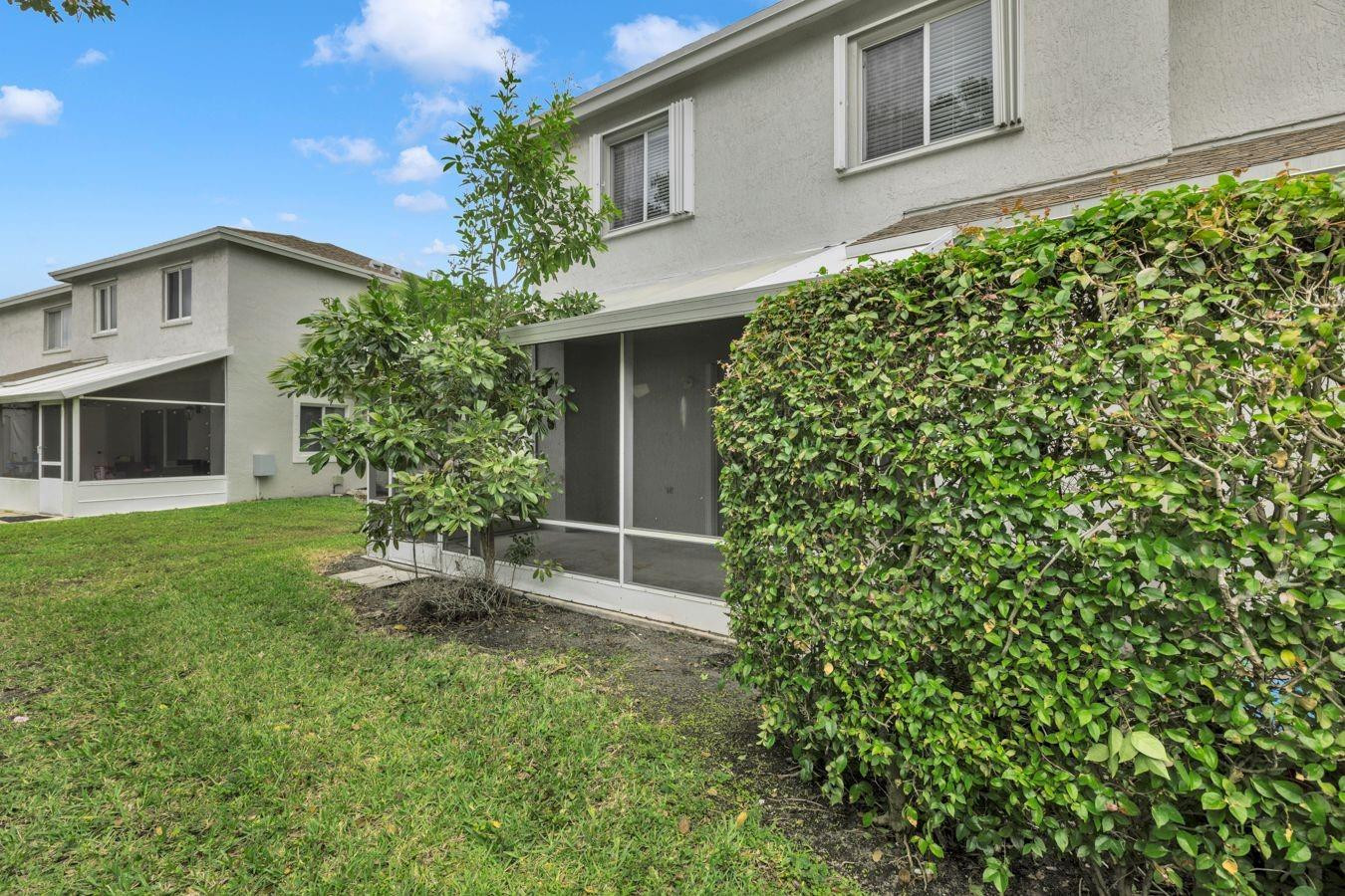 4760 SW 14th Ct