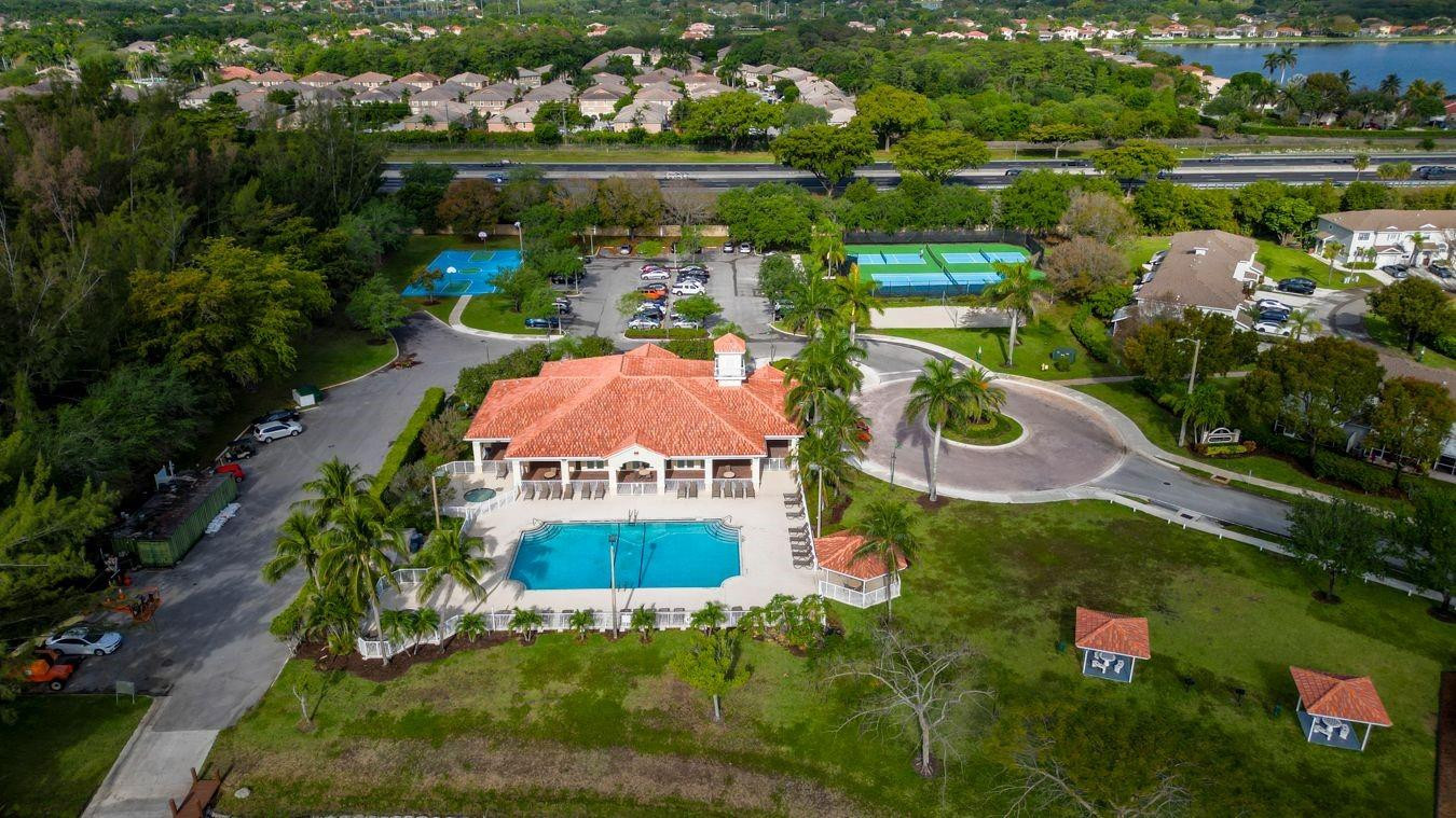 4760 SW 14th Ct