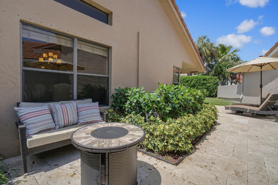 10552 Santa Laguna Dr