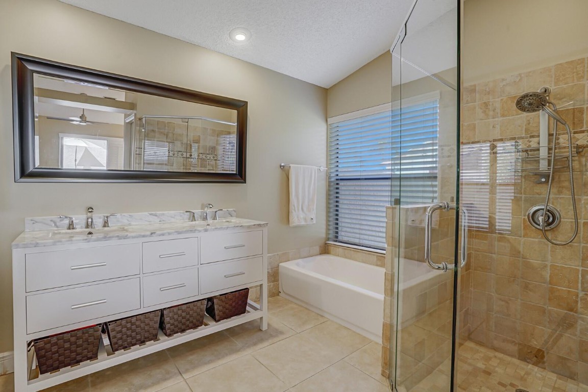 10552 Santa Laguna Dr