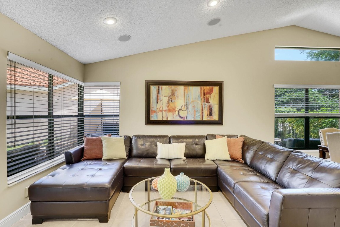 10552 Santa Laguna Dr