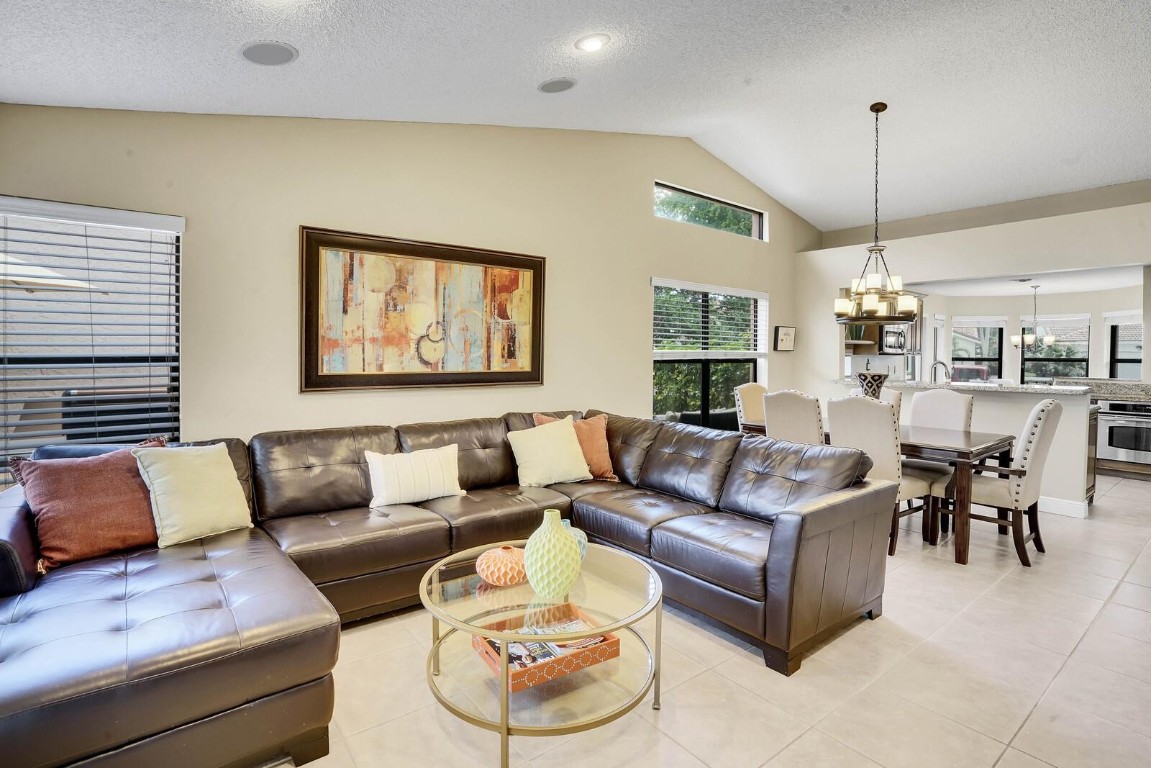 10552 Santa Laguna Dr