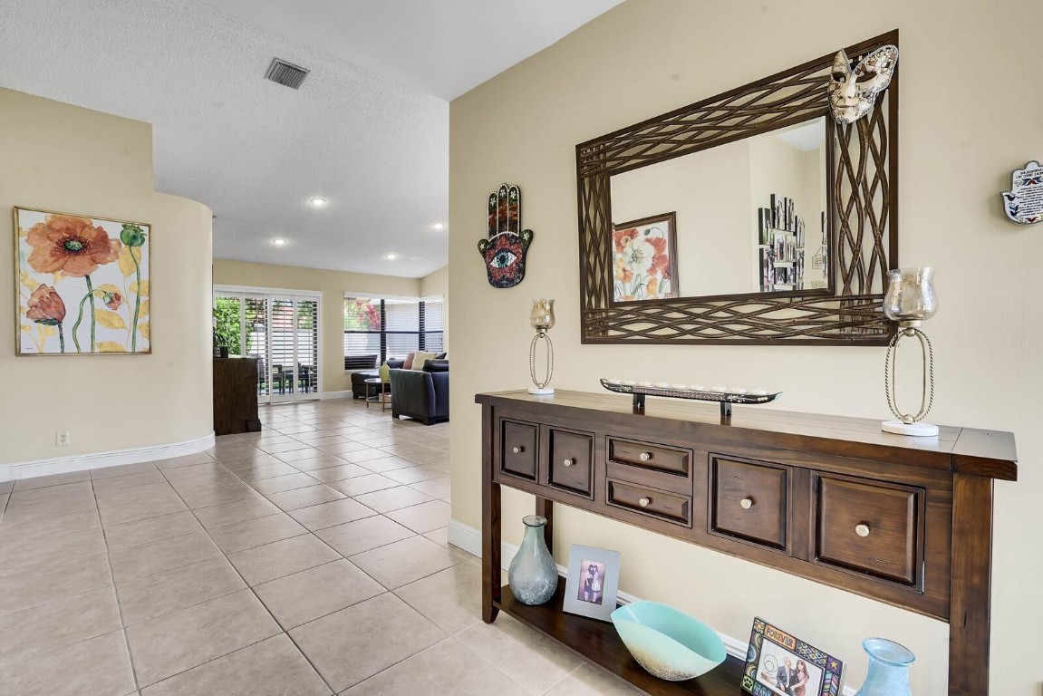 10552 Santa Laguna Dr