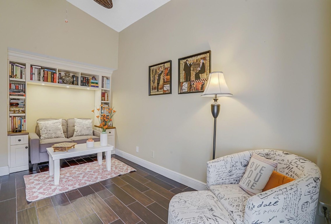 10552 Santa Laguna Dr