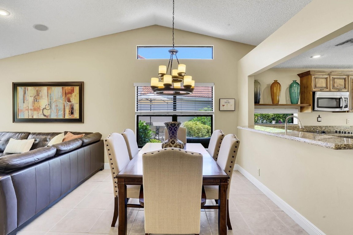 10552 Santa Laguna Dr