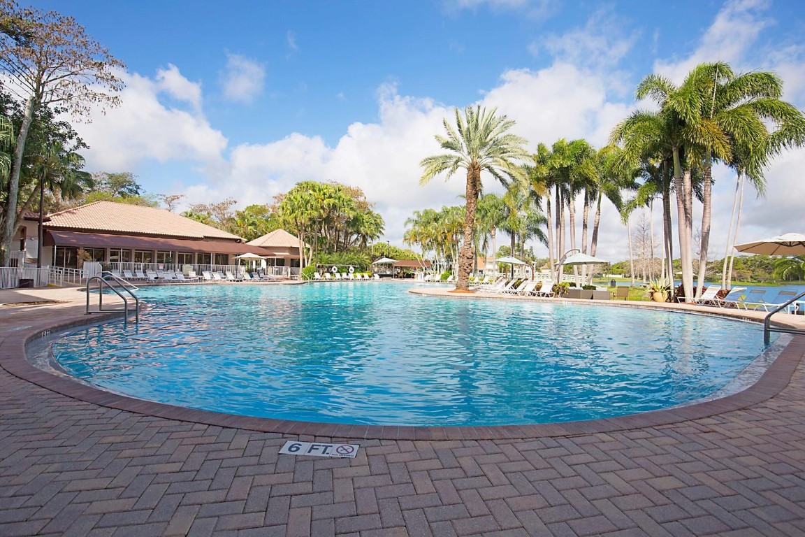 10552 Santa Laguna Dr