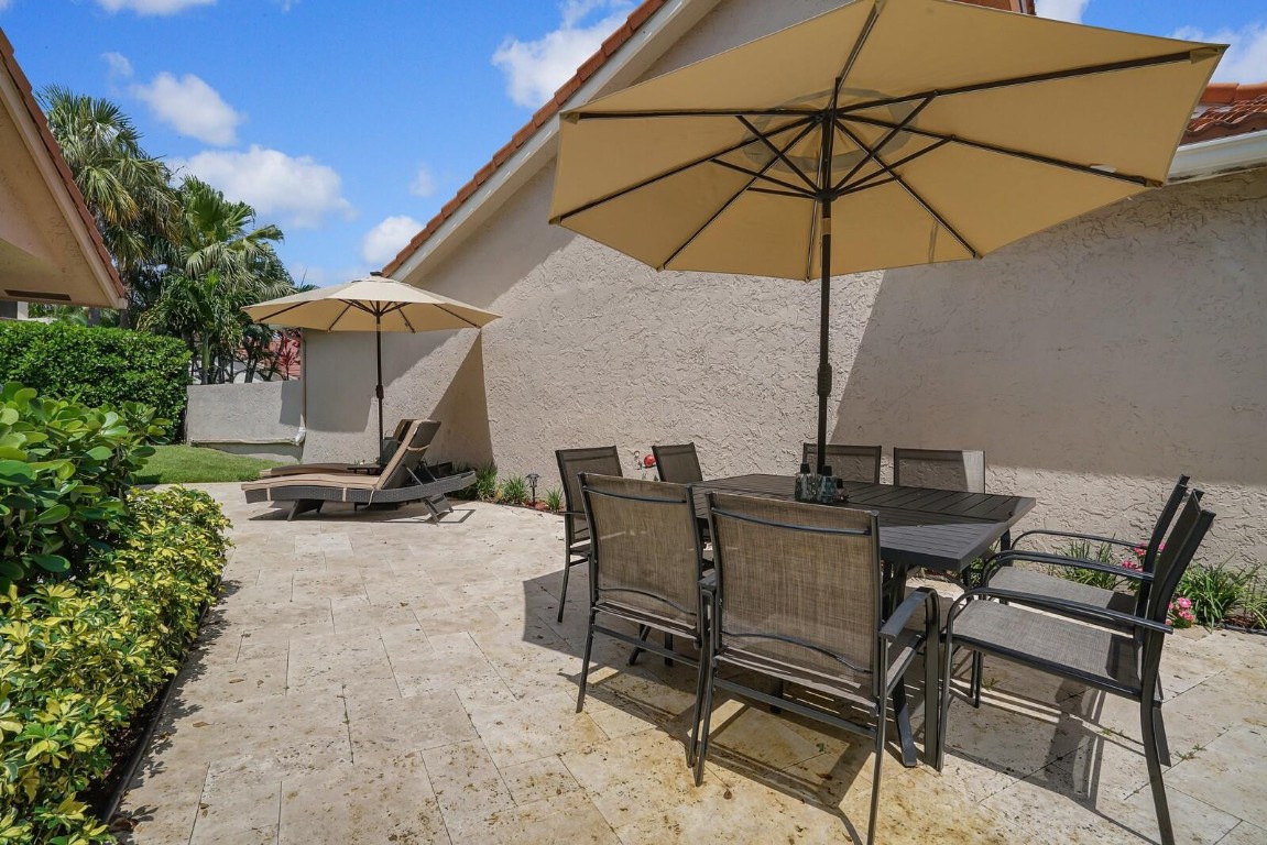 10552 Santa Laguna Dr