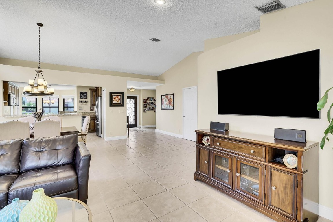 10552 Santa Laguna Dr