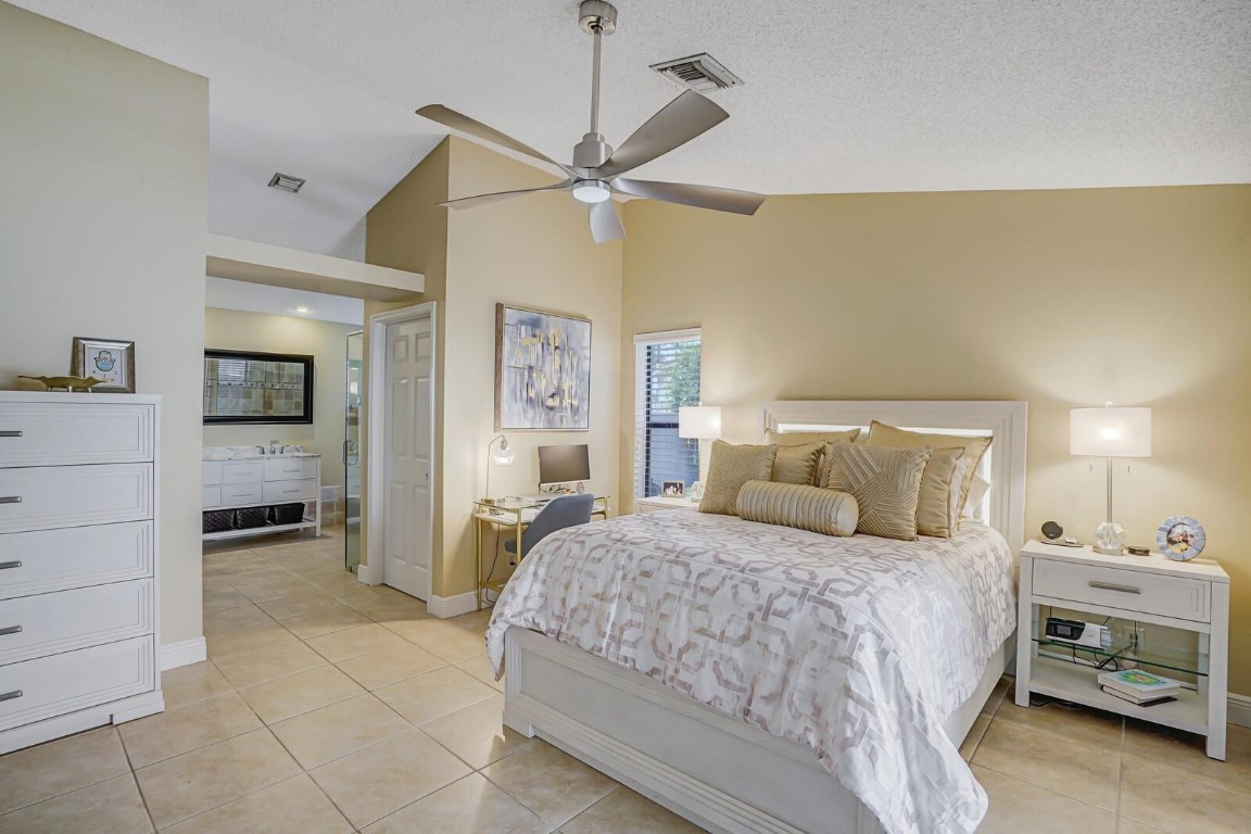 10552 Santa Laguna Dr