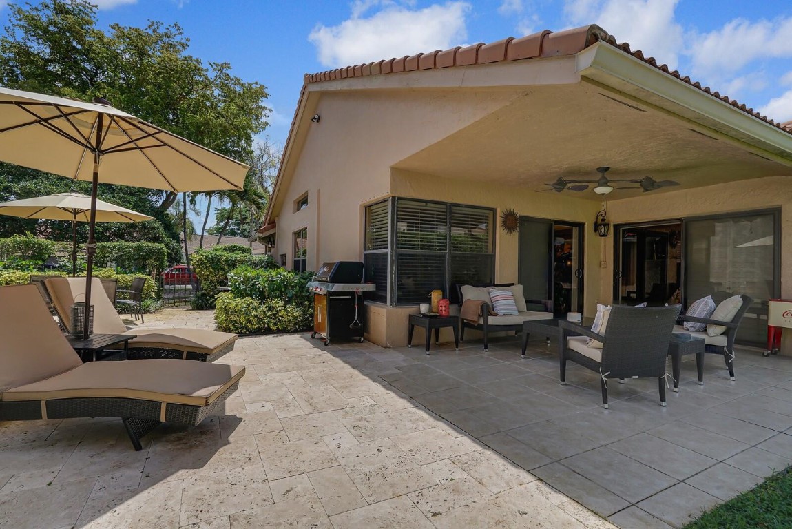 10552 Santa Laguna Dr