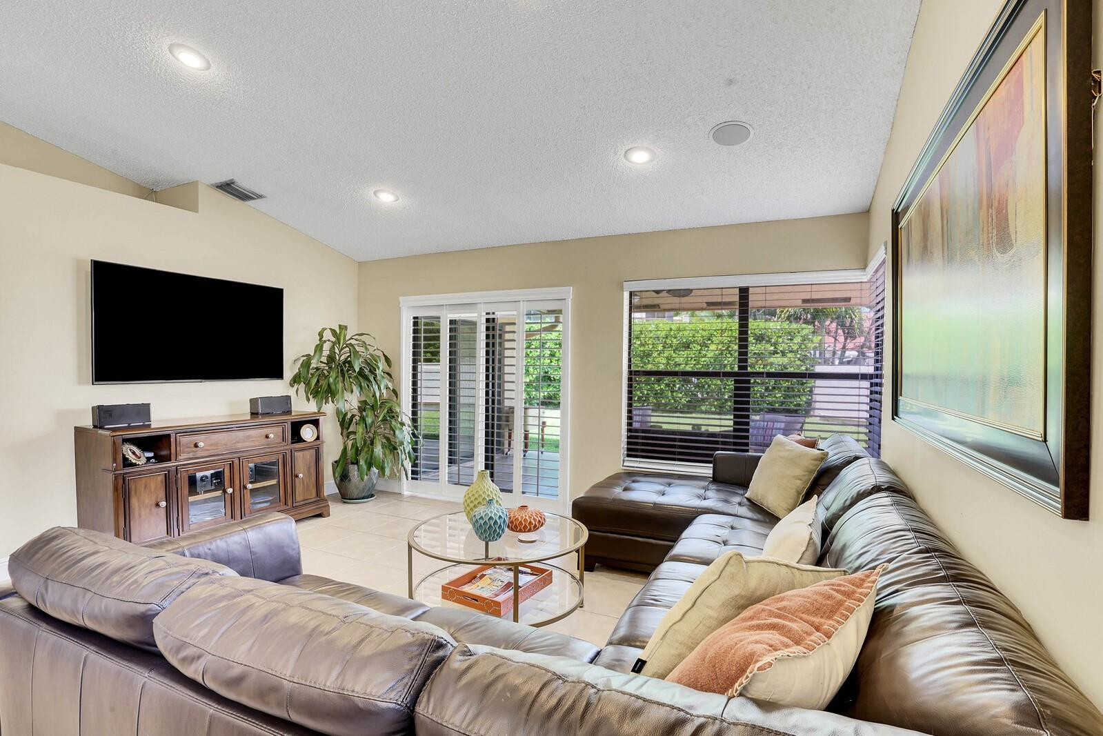 10552 Santa Laguna Dr