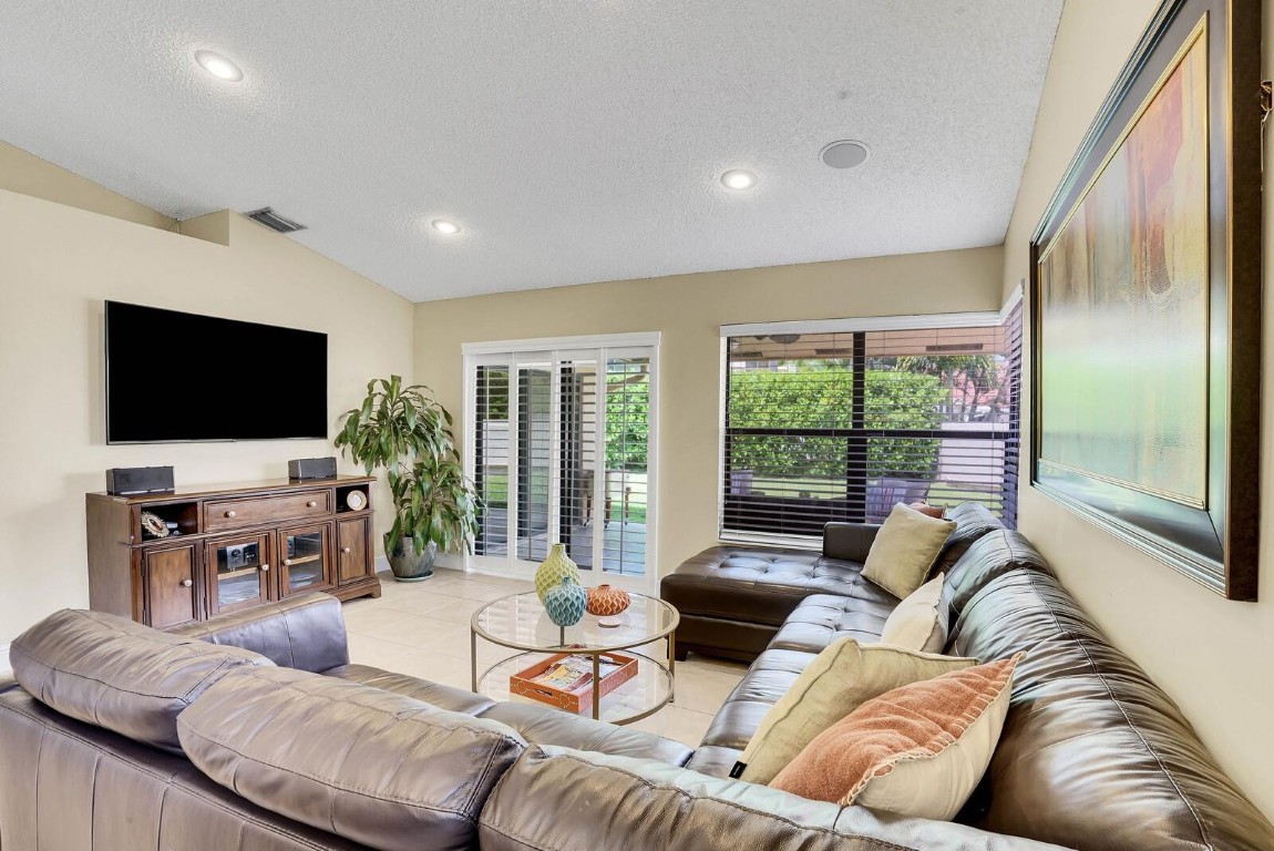 10552 Santa Laguna Dr