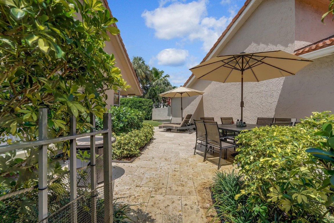 10552 Santa Laguna Dr