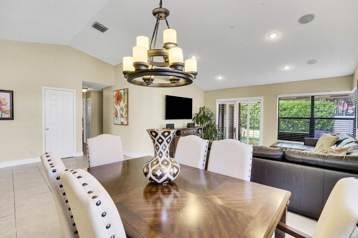 10552 Santa Laguna Dr