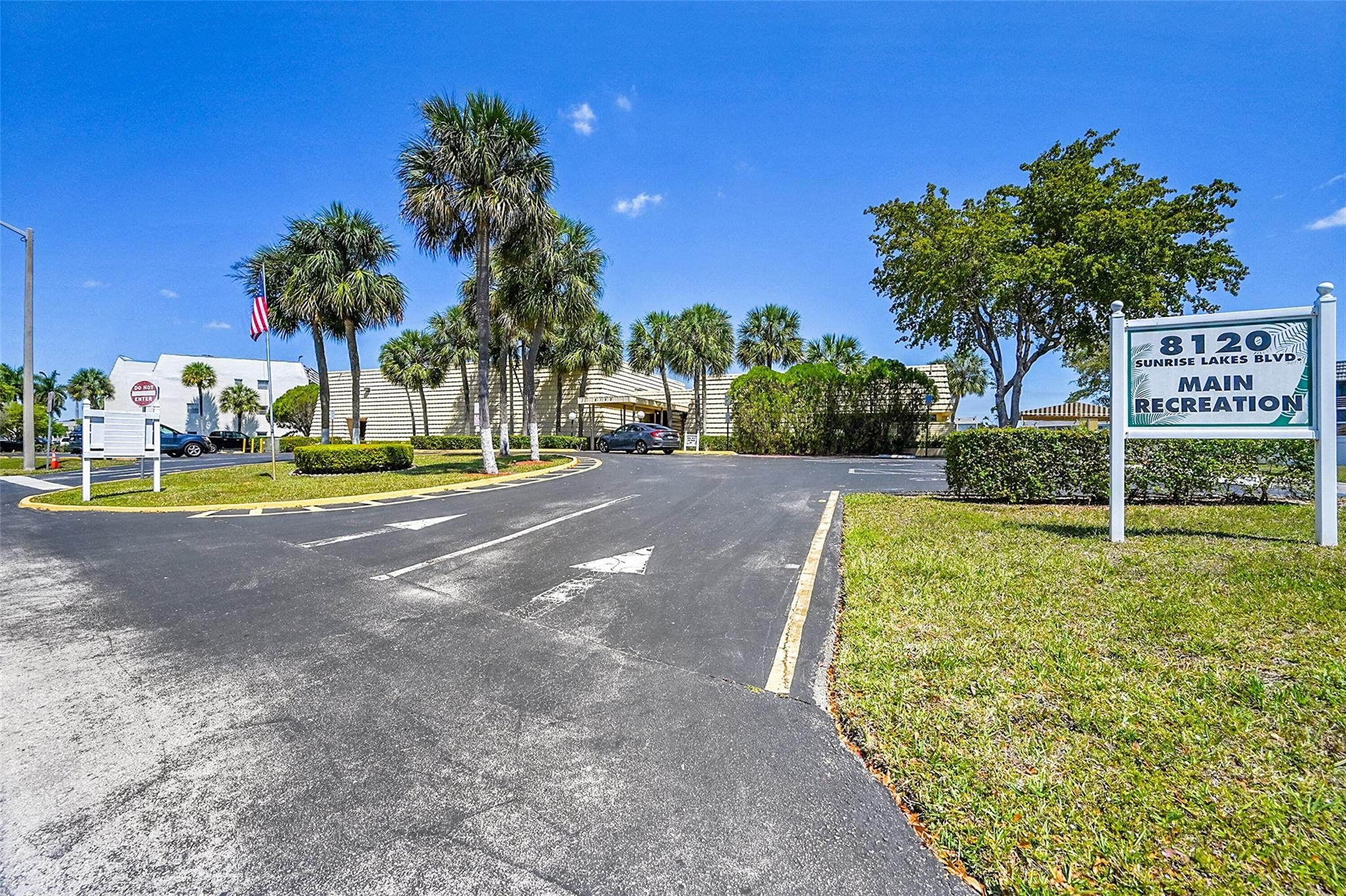 8110 Lakes Blvd 202