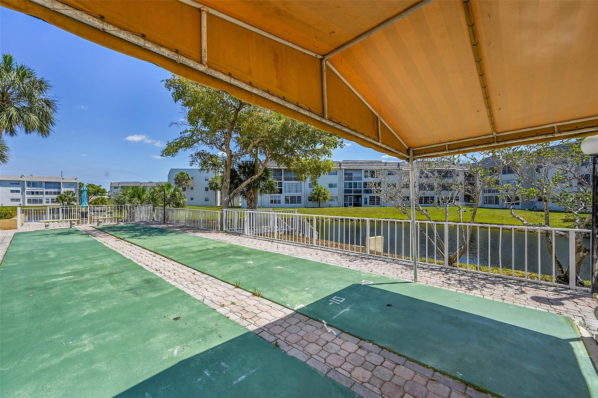 8110 Lakes Blvd 202
