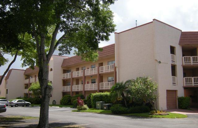 9020 Lakes Blvd 306