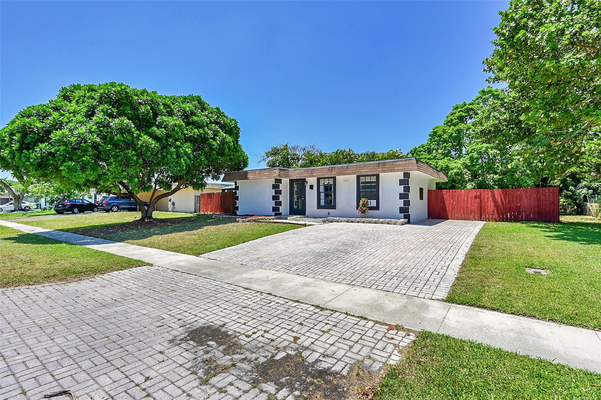 7913 NW 71st Ave