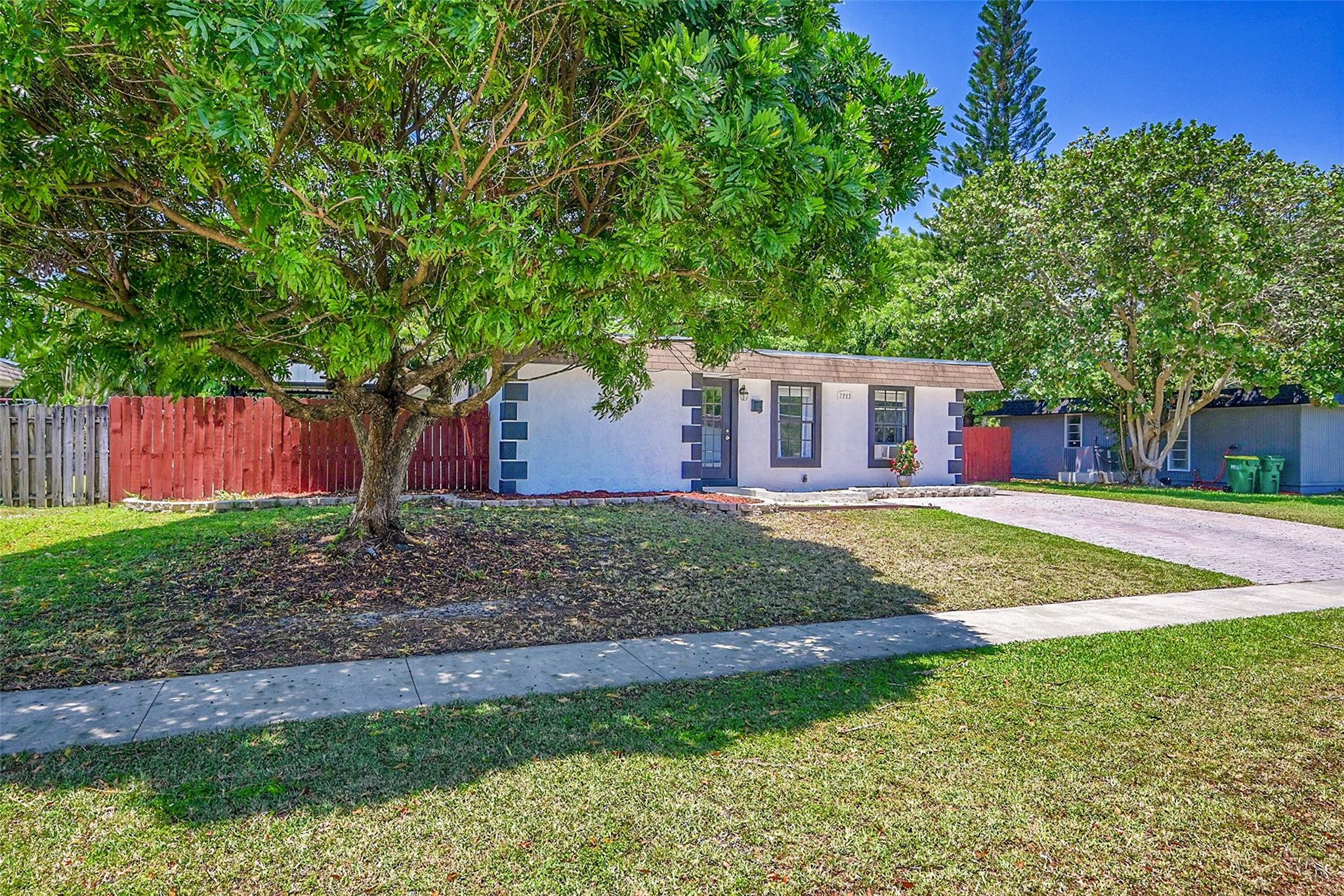 7913 NW 71st Ave