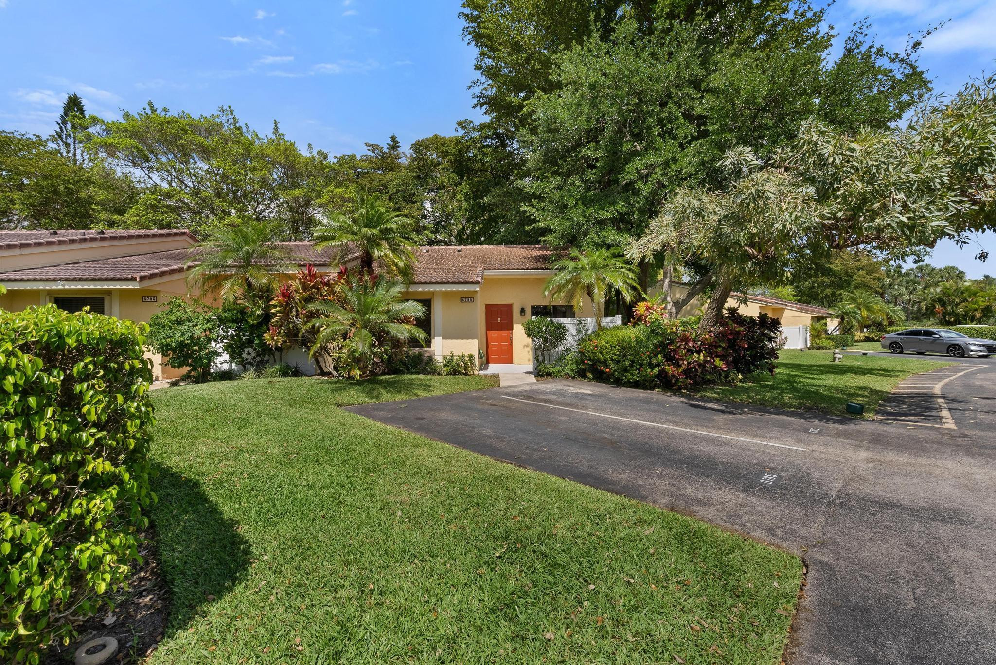 6785 Bridlewood Ct 6785