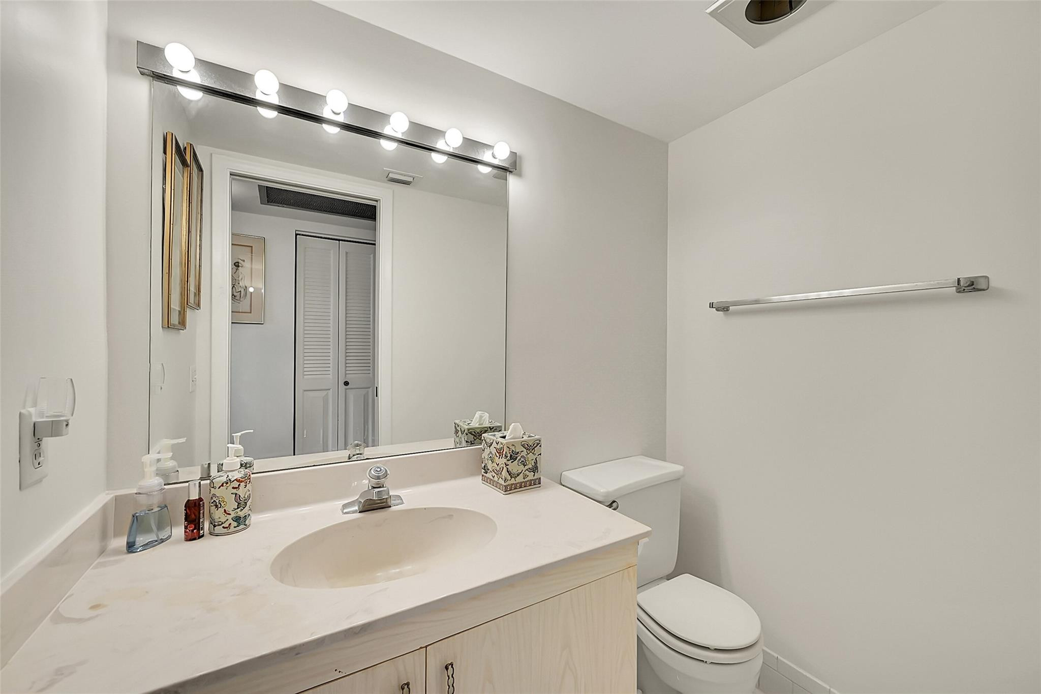 2404 Antigua Cir F4