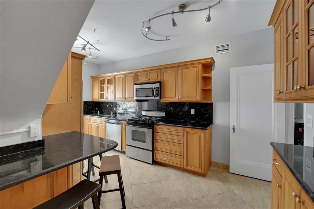 846 Jefferson Ave 4