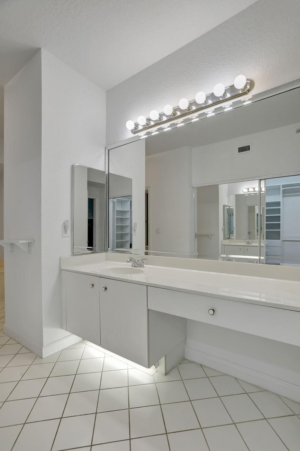 7727 Southampton Ter 205