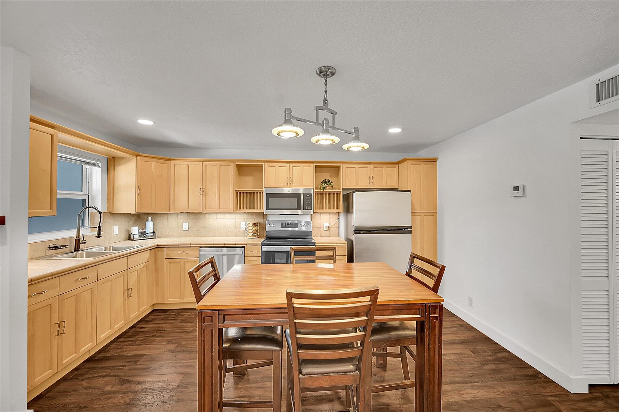 2850 NE 14th Street Cswy 203