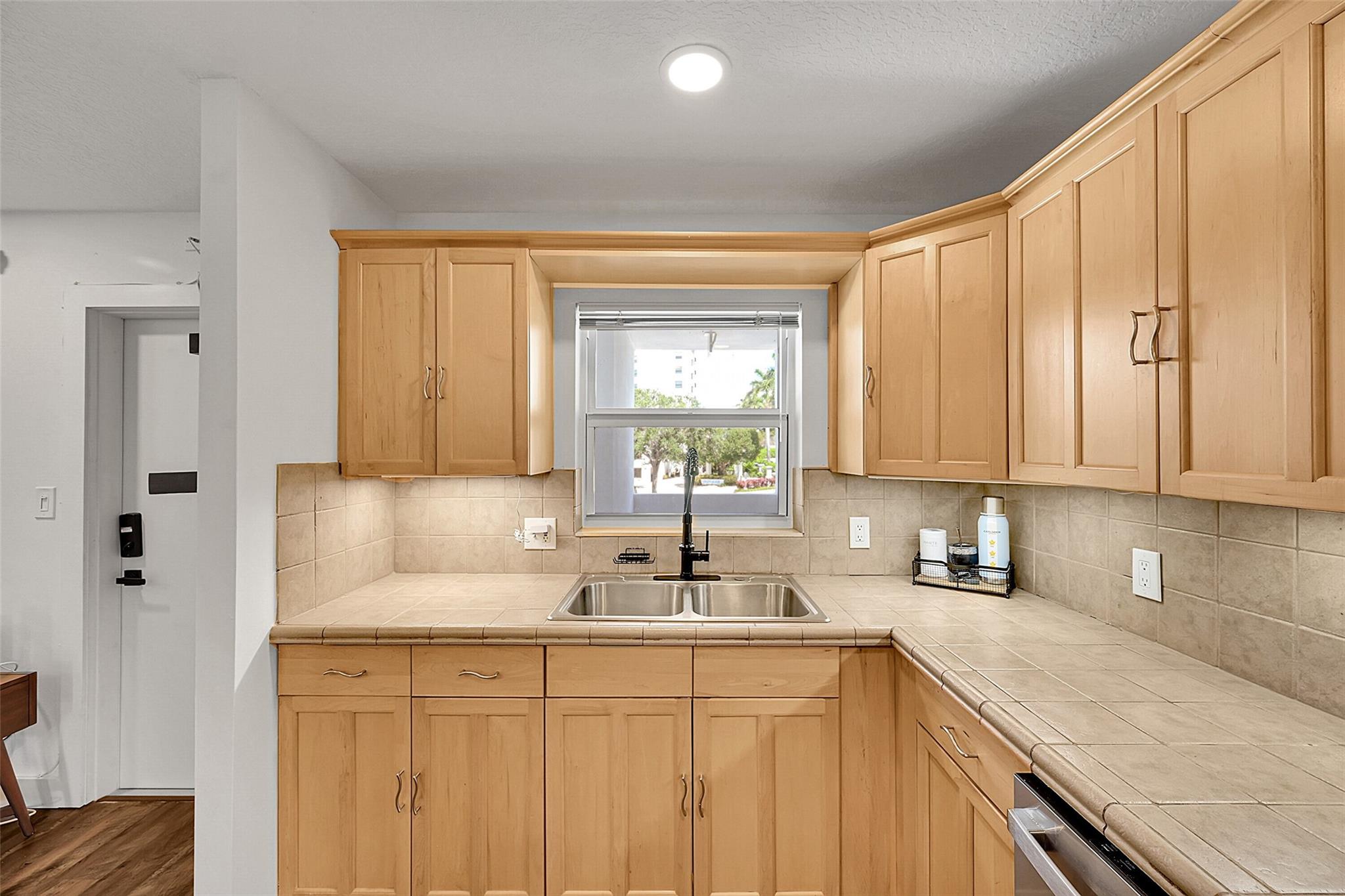 2850 NE 14th Street Cswy 203