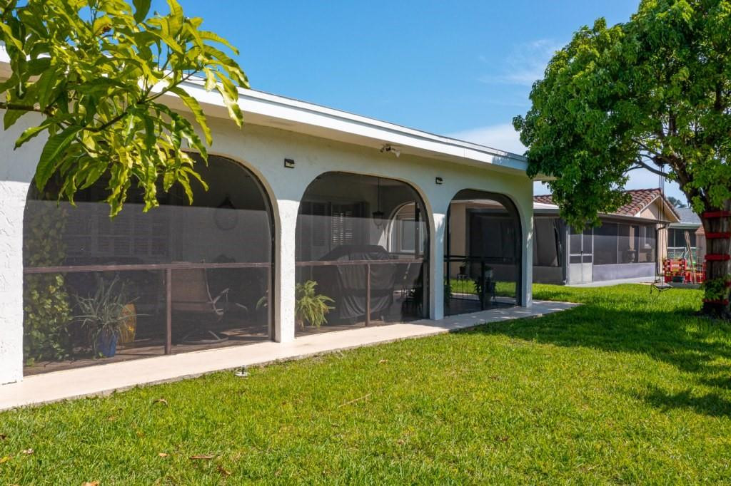 9407 NW 74th Pl